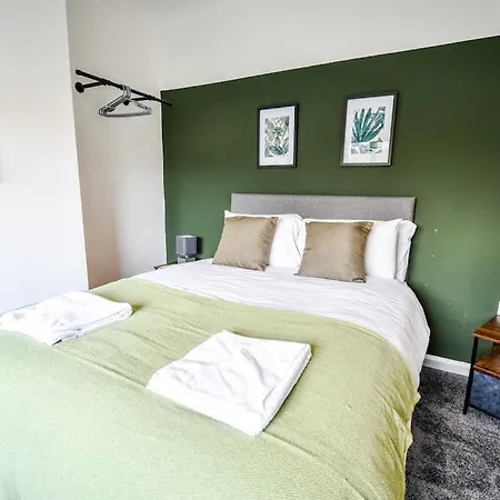 בית נופש Keith House Workstays Uk 4 Bedrooms *