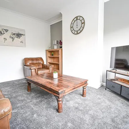 Keith House Workstays Uk 4 Bedrooms בית נופש