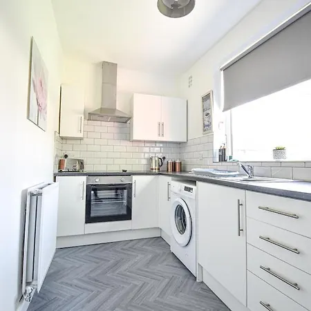 Keith House Workstays Uk 4 Bedrooms בית נופש *